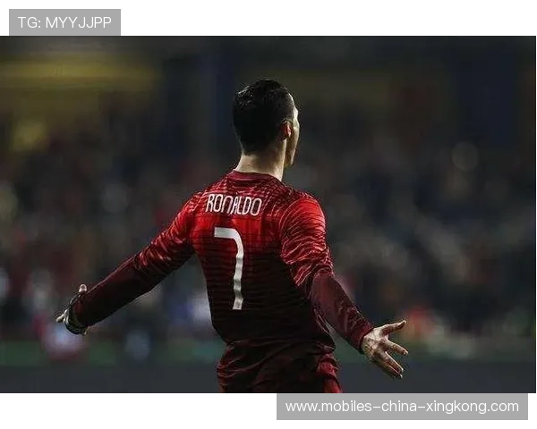 本泽马任意球曲线破门改写比分